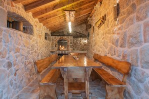 Dining - Cozy Villa for 8 with Pool and Jacuzzi (Šumet)