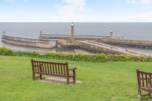 Property grounds - 3 Bed in Whitby (oc-w303) (East Crescent)
