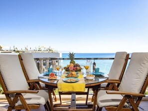 Outdoor dining - Wohnung Playa Centre Meerblick by Interhome (Torremolinos)