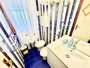 Bathroom - HALIFAX by Interhome (Comacchio)