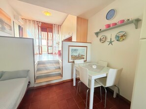 Dining - HALIFAX by Interhome (Comacchio)