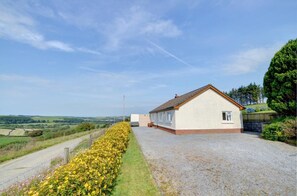 Exterior - 3 Bed in Llandysul (oc-was200) (Llandysiliogogo)