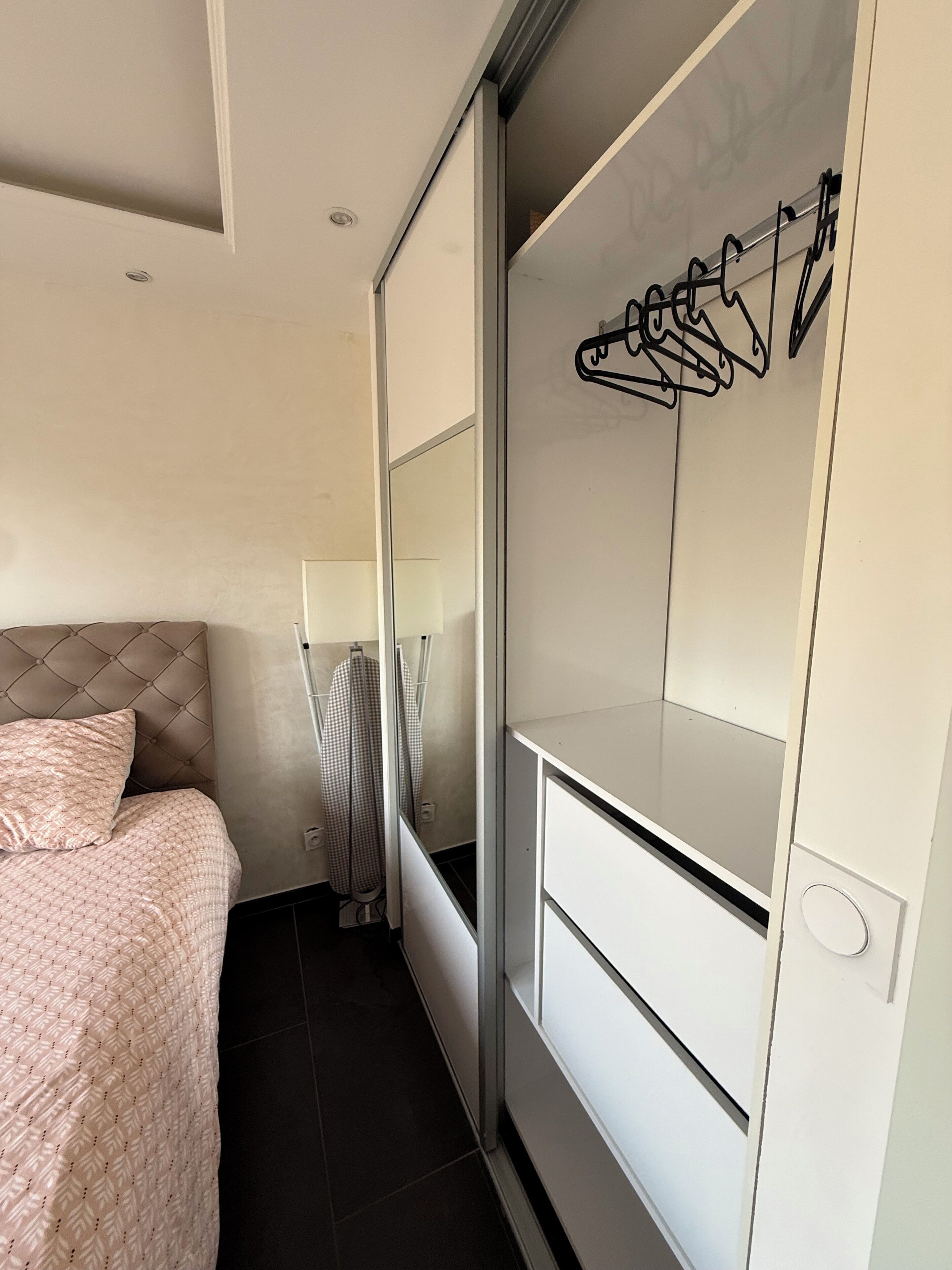 Iron/ironing board, internet, bed sheets