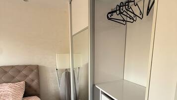 Iron/ironing board, internet, bed sheets