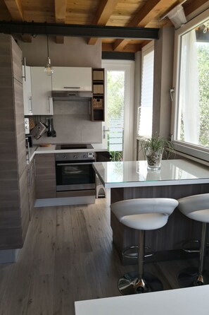 Fridge, microwave, oven, cookware/dishes/utensils - Freifläche mit direktem Zugang zum Strand by Interhome (Manerba)