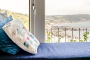 Iron/ironing board, free WiFi, bed sheets - 2 Bed in Looe (oc-l30026) (Looe)