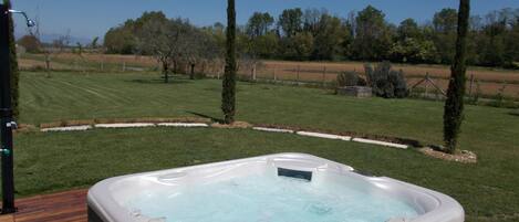 Bain à remous extérieur