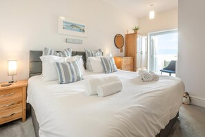 Iron/ironing board, travel cot, free WiFi, bed sheets - 3 Bed in Looe (oc-l30005) (Looe)
