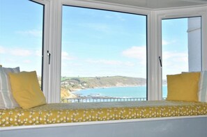 Iron/ironing board, travel cot, free WiFi, bed sheets - 2 Bed in Looe (oc-l10082) (Looe)