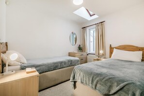 Iron/ironing board - 2 Bed in Looe (oc-l00055) (Trelawne)