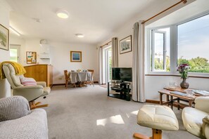 TV - 2 Bed in Looe (oc-l00055) (Trelawne)