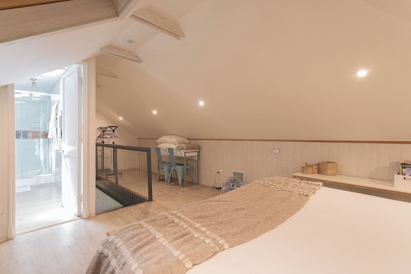 Strygejern/strygebræt, internetforbindelse, sengetøj