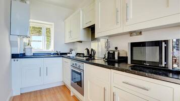 Microwave, oven, dishwasher, cookware/dishes/utensils
