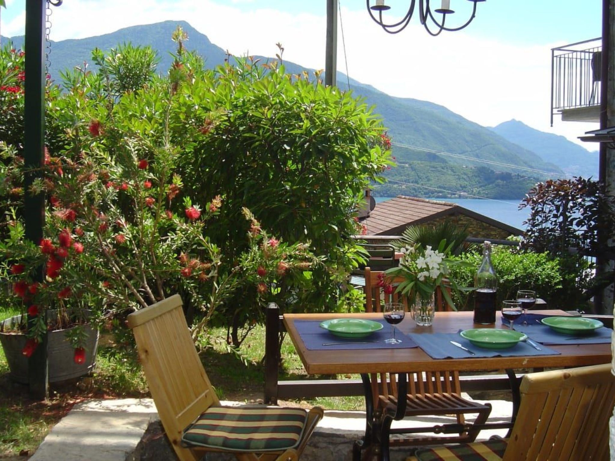 屋外ダイニングエリア