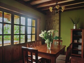 Dining - Fachwerkhaus mit Garten by Interhome (Selaya)