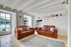 TV - 3 Bed in Fowey (oc-cstepa) (Fowey)