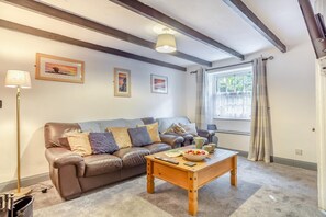 Unclassified image, 3 of 18, button - 3 Bed in Looe (oc-l10030) (Hessenford)
