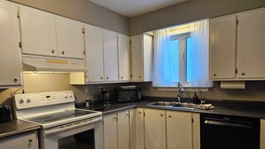 Coffee/tea maker, fridge, microwave, oven