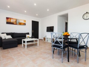 TV, fireplace - Finca Torro Perdido by Interhome (Porreres)