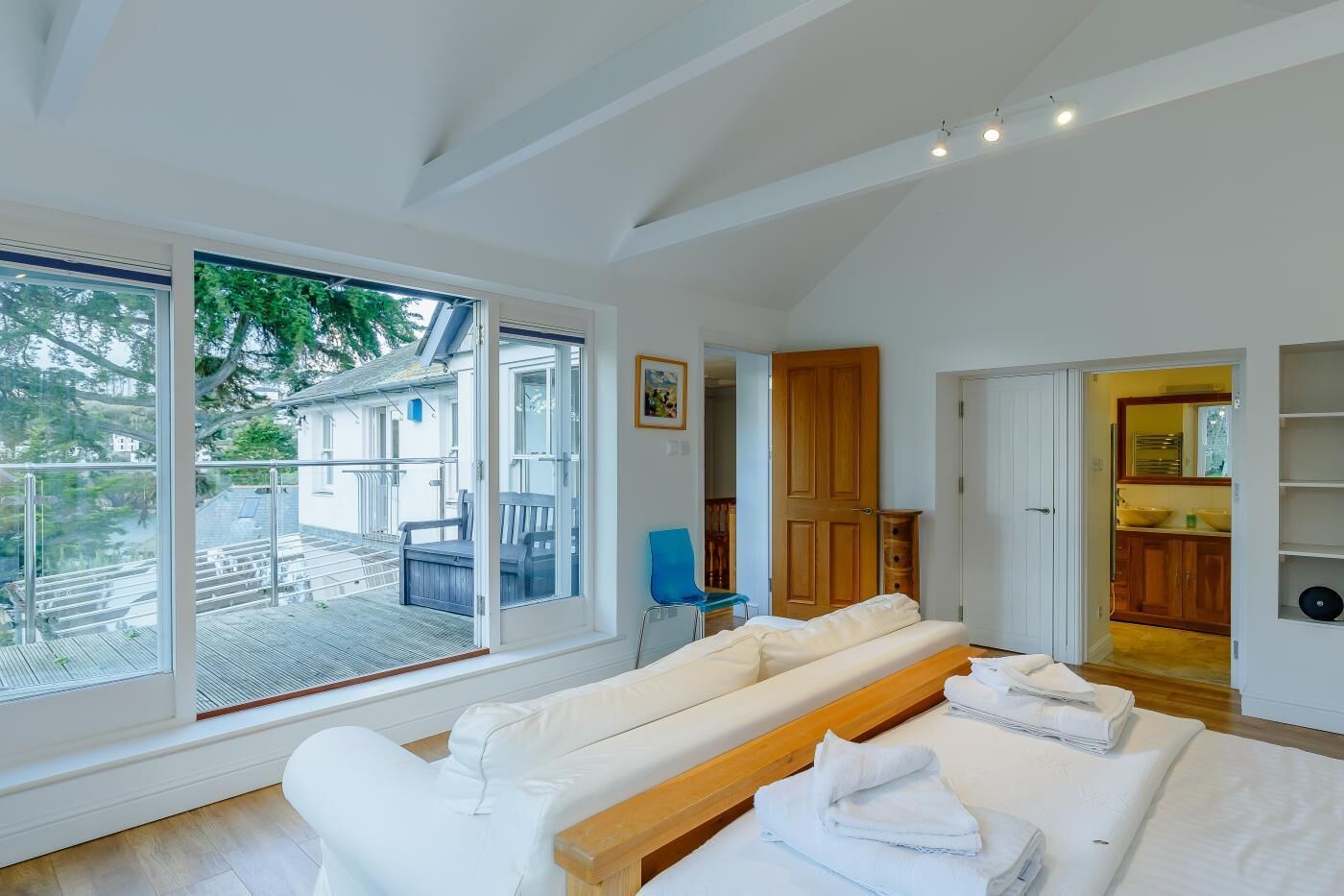 Fer et planche à repasser, Wi-Fi gratuit, draps fournis