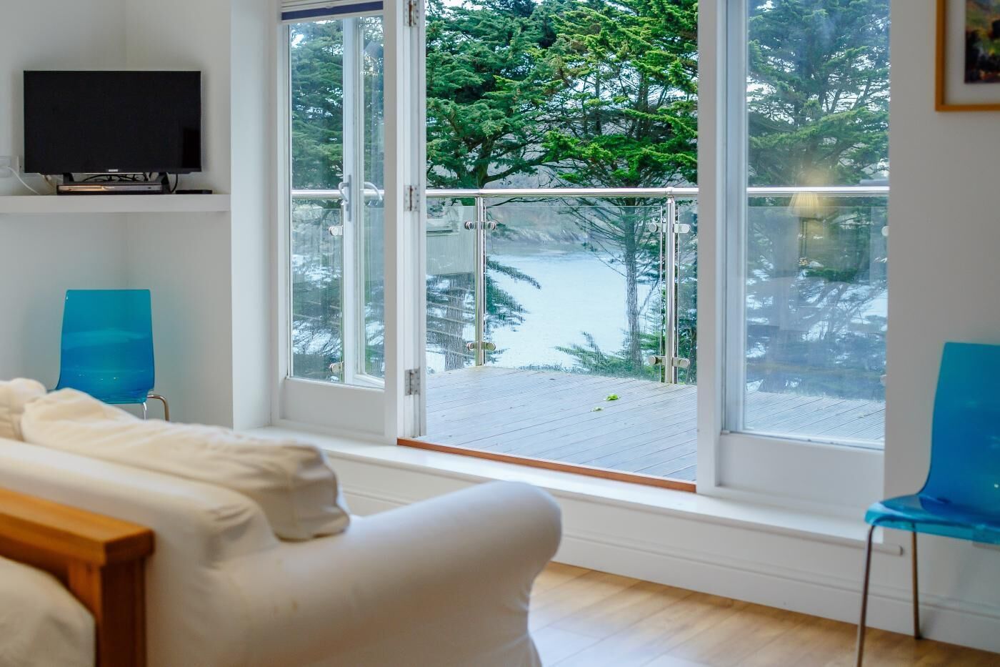 Tabla de planchar con plancha, wifi gratis, ropa de cama