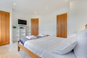 2 chambres, fer et planche à repasser, accès au Wi-Fi (inclus)