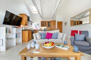 TV - 2 Bed in Polruan (oc-cgart2) (Fowey)