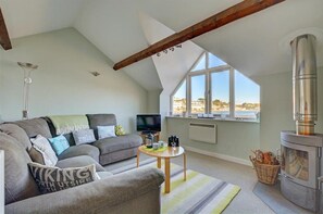 TV, fireplace - 2 Bed in Fowey (oc-ccgree) (Fowey)