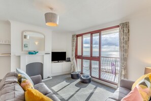 TV - 3 Bed in Looe (oc-l10097) (Looe)