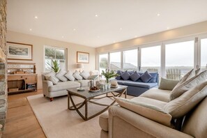 TV, fireplace - 4 Bed in Porthtowan (oc-pc718a) (Porthtowan)