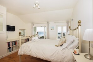 3 bedrooms, iron/ironing board, travel cot, free WiFi - 3 Bed in Looe (oc-l10098) (Looe)