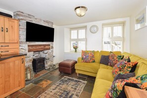 TV - 3 Bed in Looe (oc-l10098) (Looe)