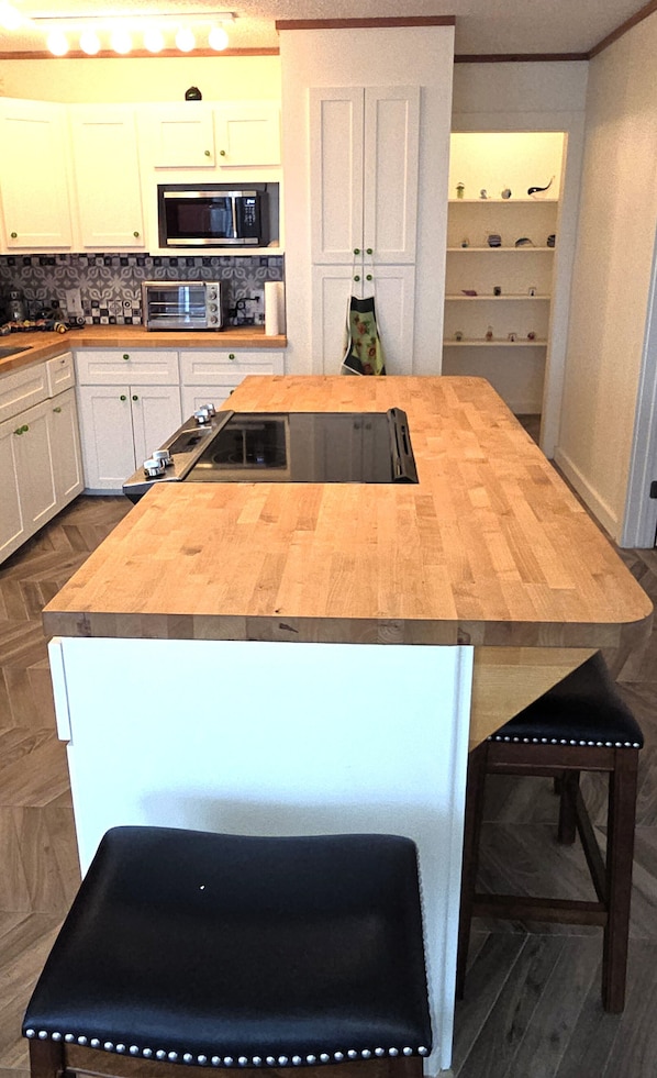 Microwave, oven, stovetop, dishwasher