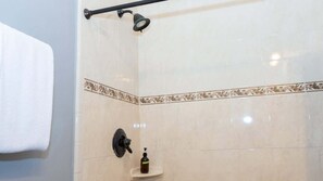 Shower, hair dryer, towels - NEW! * Pool * 1st Floor * 75 yards to Beach * Value (South Padre Island)