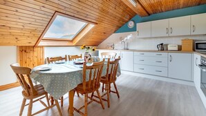 Dining - 4 Bed in Moelfre (oc-wai202) (Moelfre)