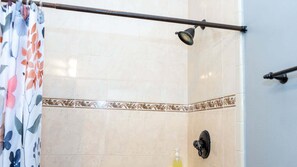 Shower, hair dryer, towels - NEW! 1st Floor * Pool * Affordable * Near Beach (South Padre Island)