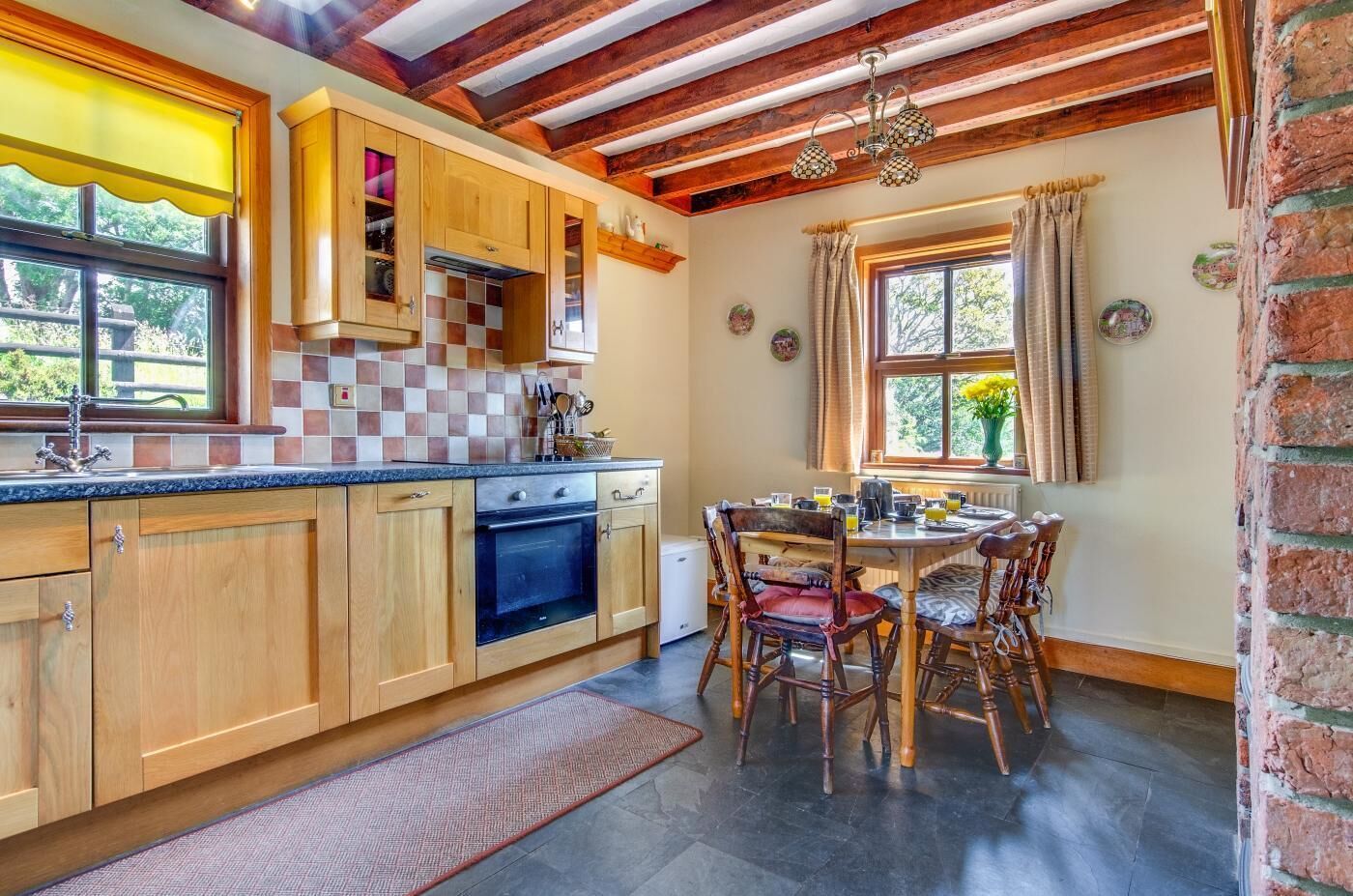 Microondas, horno, lavavajillas y periquera 