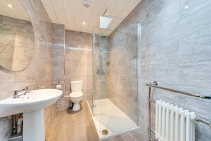 Hair dryer, towels - 2 Bed in Y Felinheli (oc-wag431) (Y Felinheli)