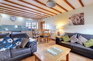 TV, fireplace - 2 Bed in Y Felinheli (oc-wag431) (Y Felinheli)