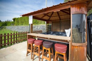 Outdoor spa tub - 3 Bed in Pwllheli (oc-brynre) (Mynytho)