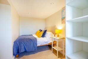 3 bedrooms, iron/ironing board, travel cot, free WiFi - 3 Bed in Pwllheli (oc-brynre) (Mynytho)