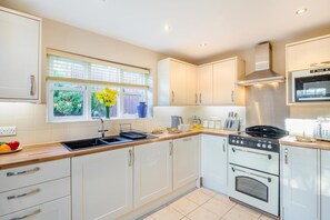 Microwave, oven, dishwasher, high chair - 3 Bed in Pwllheli (oc-brynre) (Mynytho)