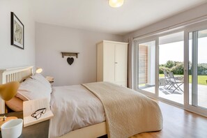 Iron/ironing board, free WiFi - 3 Bed in Abersoch (oc-4ynysf) (Abersoch)