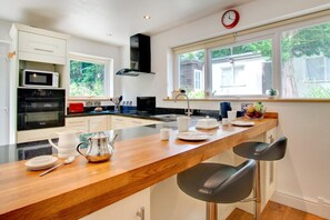 Microwave, oven, dishwasher, high chair - 2 Bed in Pwllheli (oc-wag560) (Pwllheli)