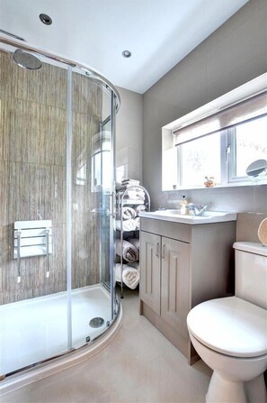 Towels - 3 Bed in Llanfairpwllgwyngyll (oc-wai194) (Brynsiencyn)