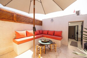 Outdoor dining - Top Medina location | Stunning Riad with Rooftop Terrace | Dar El Bacha (Marrakech)