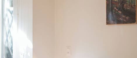 2 室のベッドルーム、アイロン / アイロン台、WiFi、ベッドシーツ