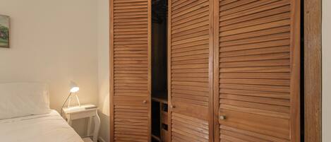 Strykejern/-brett, wi-fi og sengetøy