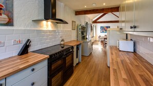 Unclassified image, 2 of 9, button - 4 Bed in Pwllheli (oc-tshipp) (Abersoch)