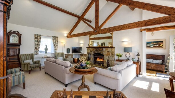Unclassified image, 1 of 9, button - 4 Bed in Pwllheli (oc-tshipp) (Abersoch)